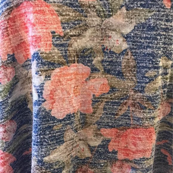 Women’s Plus Size 2x Blue Pink Rose Floral Sweater - Picture 2 of 4